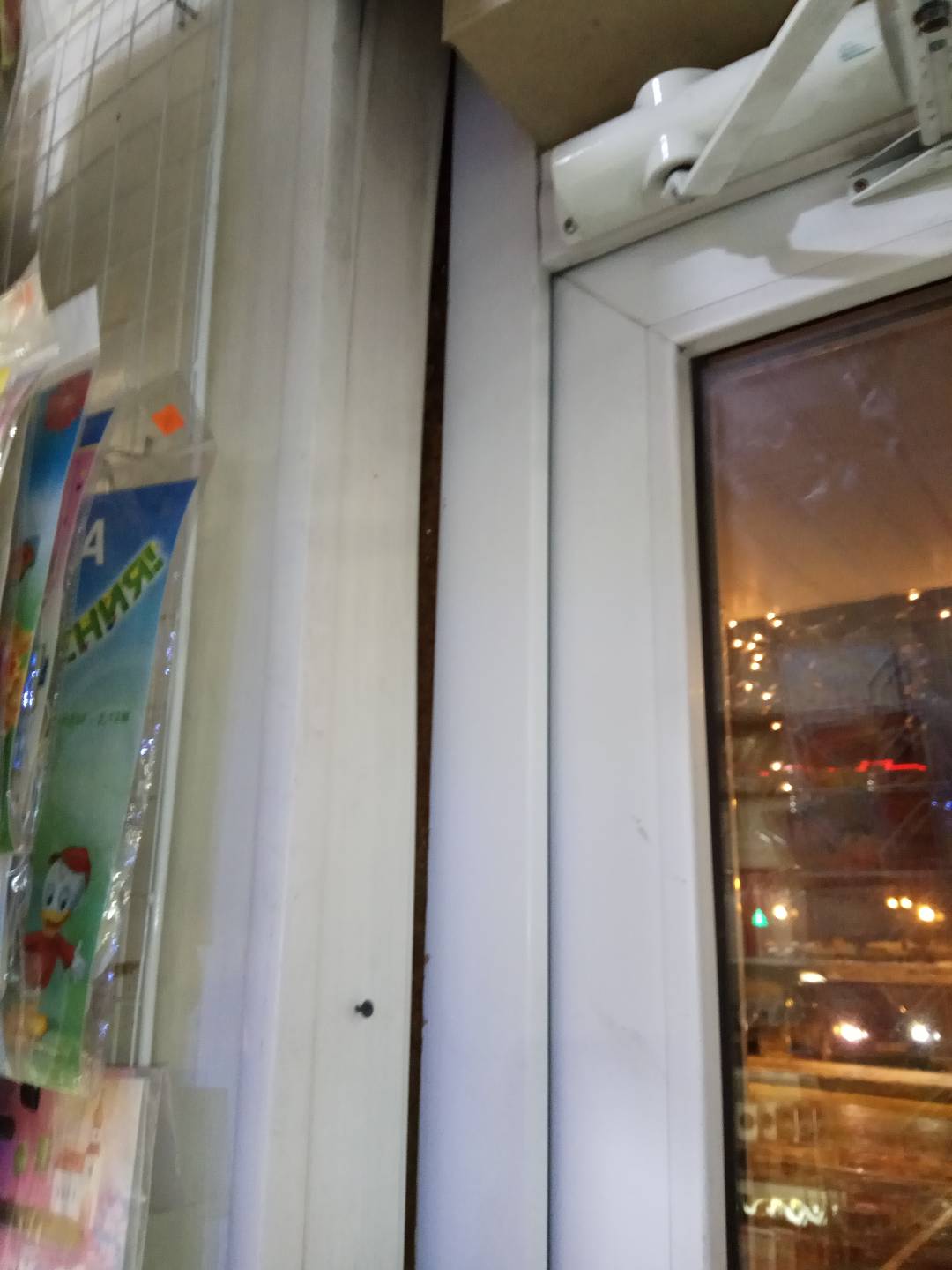 Установка уличных пластиковых дверей